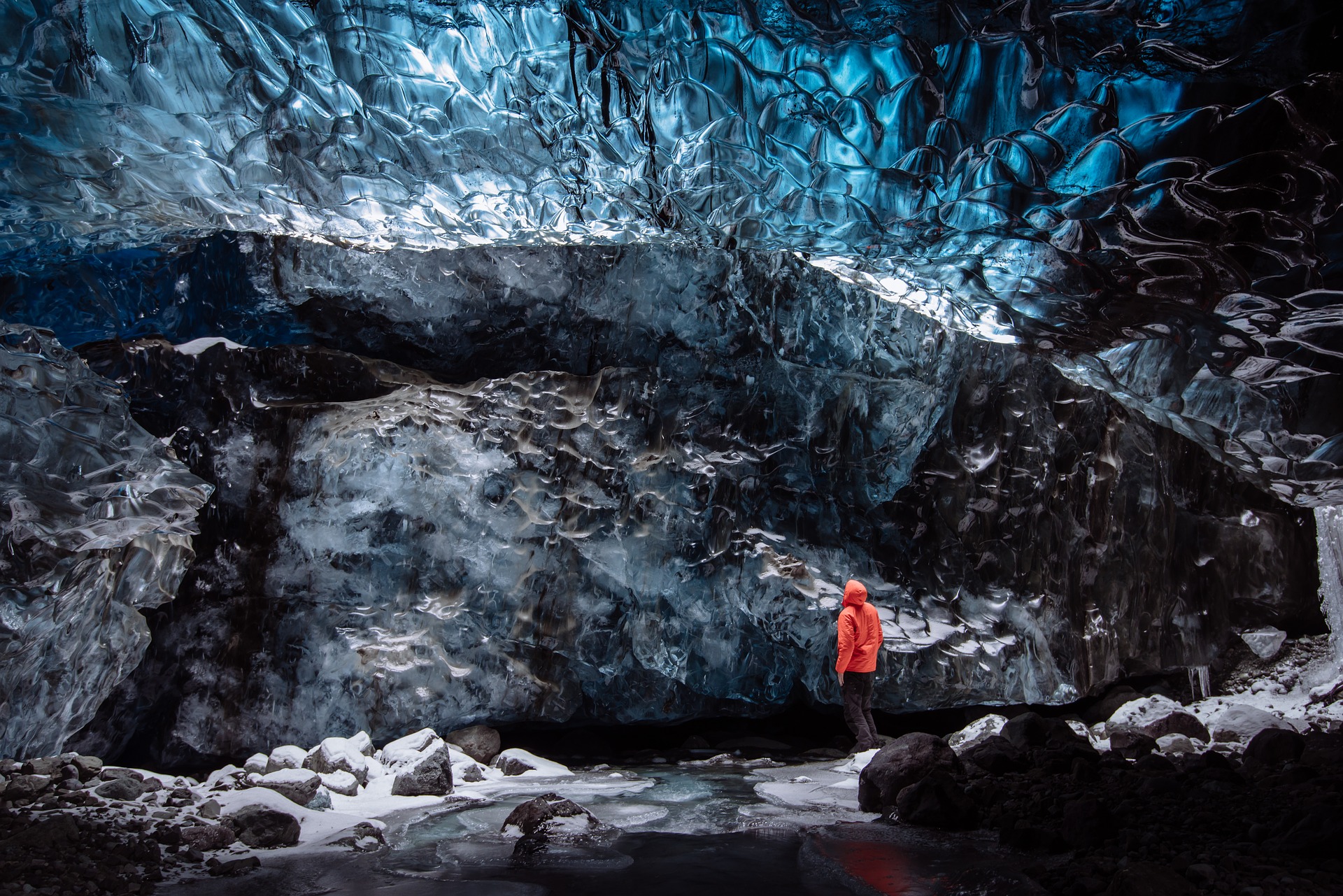 Iceland begins to opens its borders